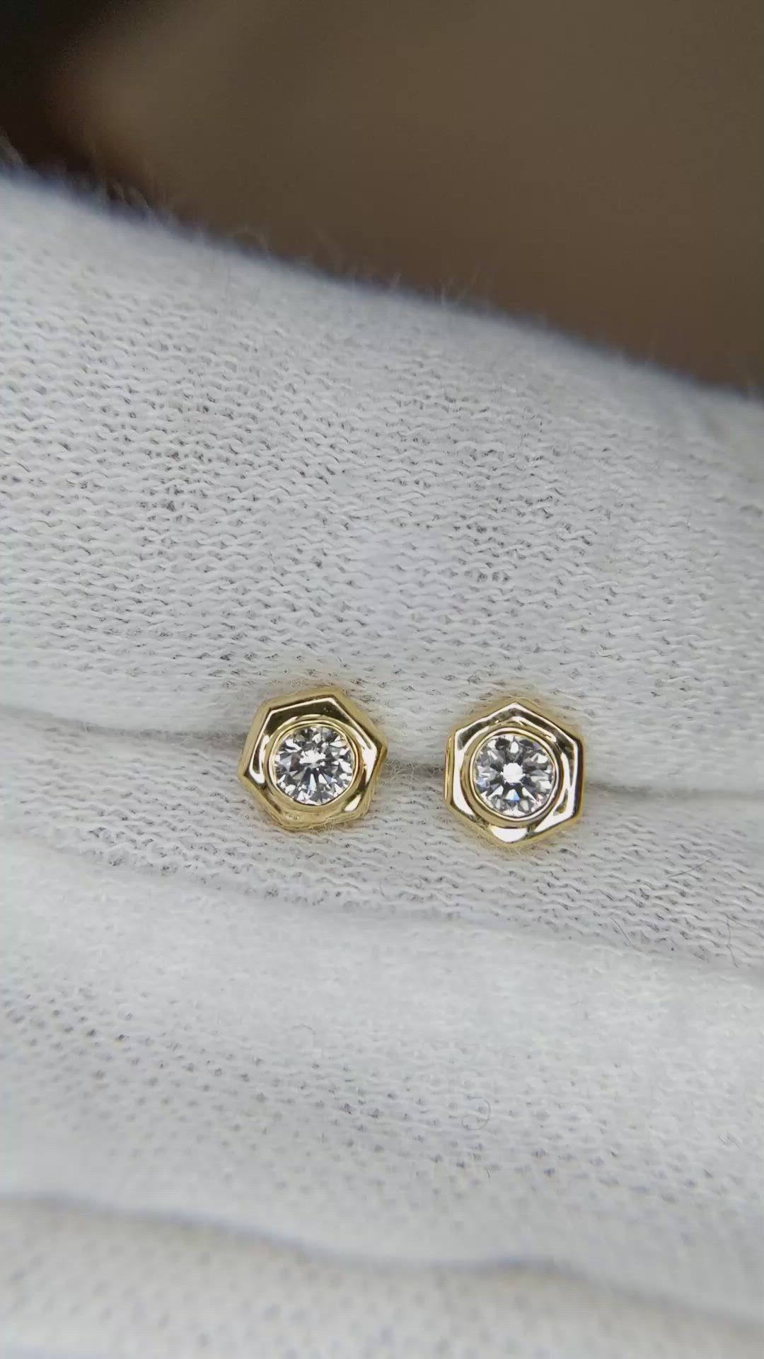 0.19 Ct.Tw. Natural Diamond Studs Earrings, 18K Yellow Gold Size Video